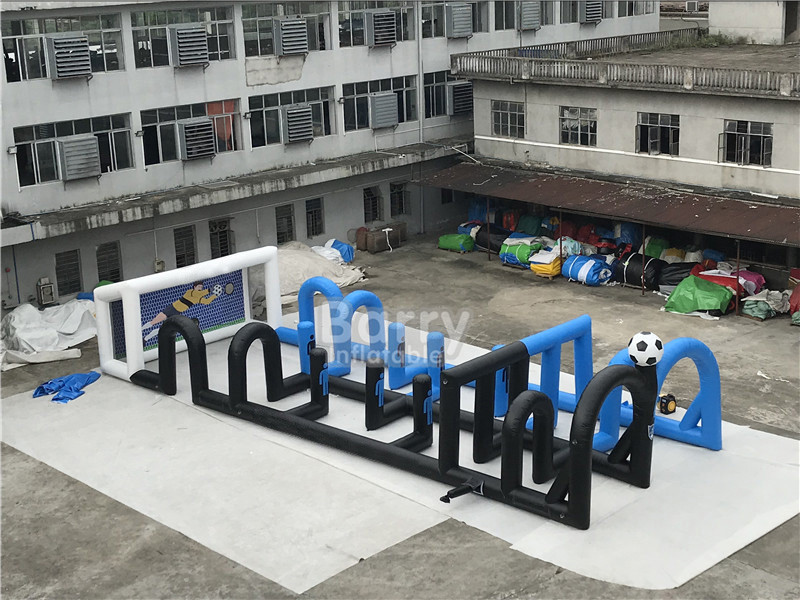 巨大なインフレータブルソープサッカー場、ゴール付きインフレー - Outdoor Sport Field のレビューと価格